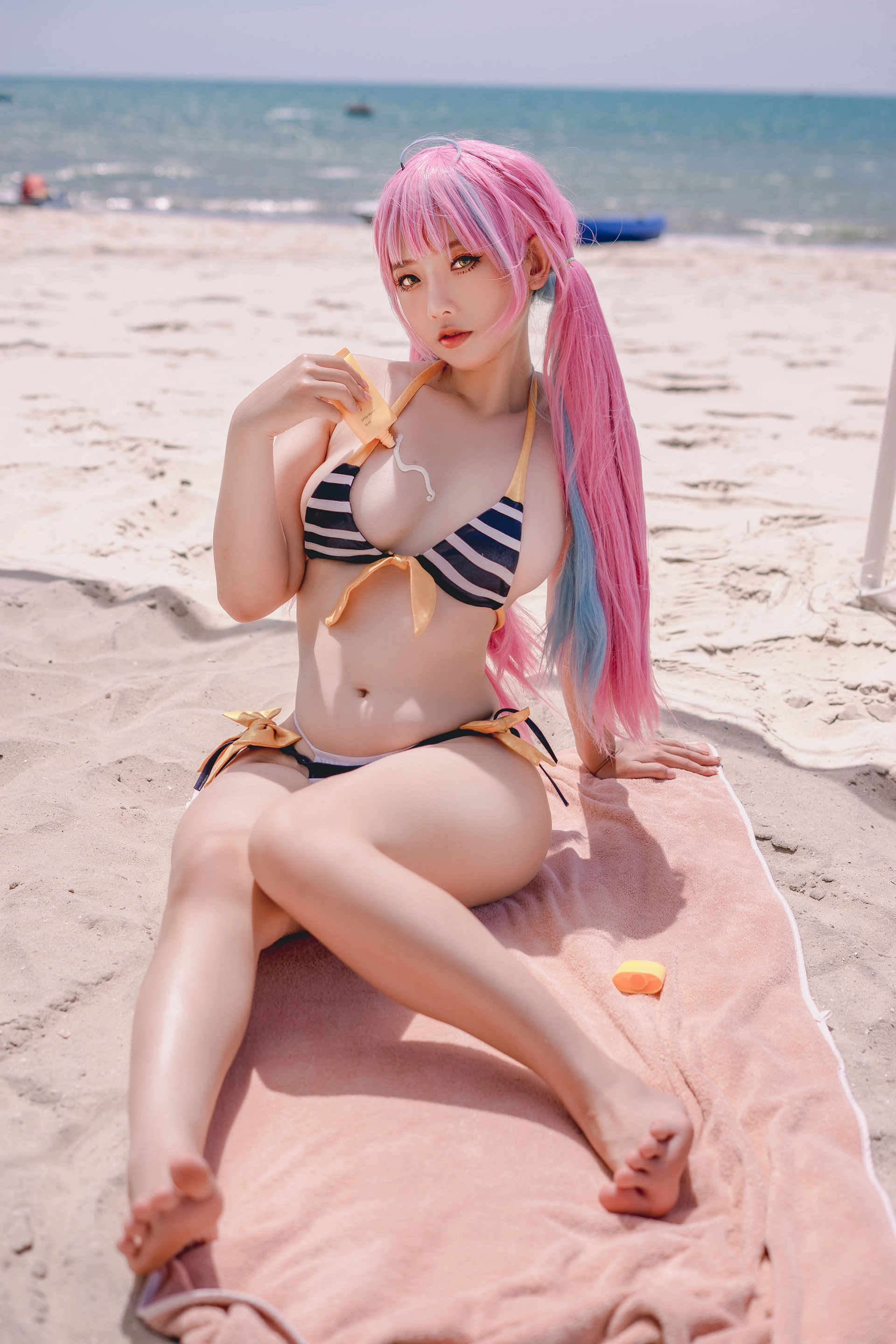 Messie Huang – NO.020 Aqua Bikini 1